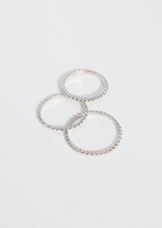 Anello a palline in argento 925, design minimal con lavorazione a piccole sfere lucide, gioiello artigianale disponibile in diverse misure, elegante e versatile da indossare ogni giorno.