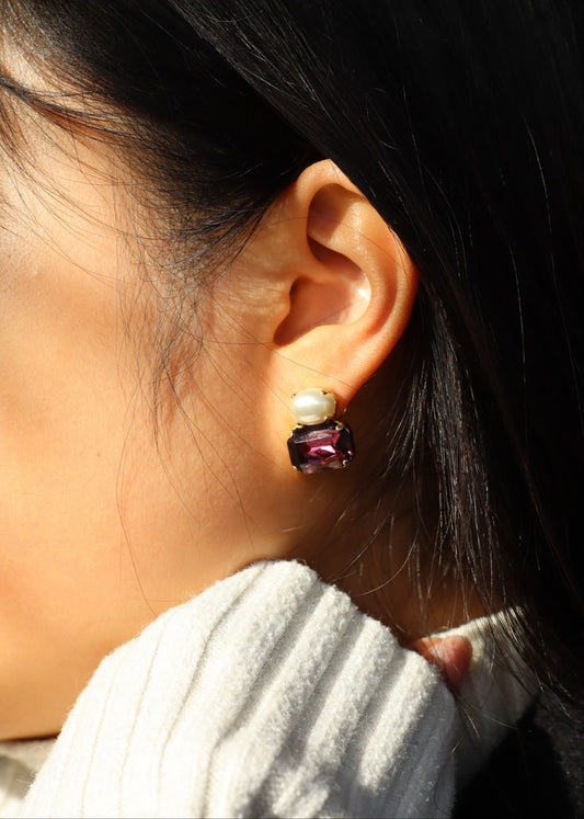 Orecchini Confetti con Perla Laura Sciunnach realizzati a mano in Italia, con perla e zircone colorato.