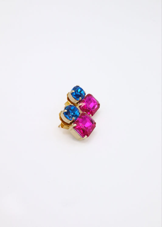 Orecchini Confetti Laura Sciunnach fatti a mano, piccoli e leggeri (3 g), design contemporaneo con dettagli colorati, chiusura a perno con farfallina, gioielli artigianali made in Italy personalizzabili.