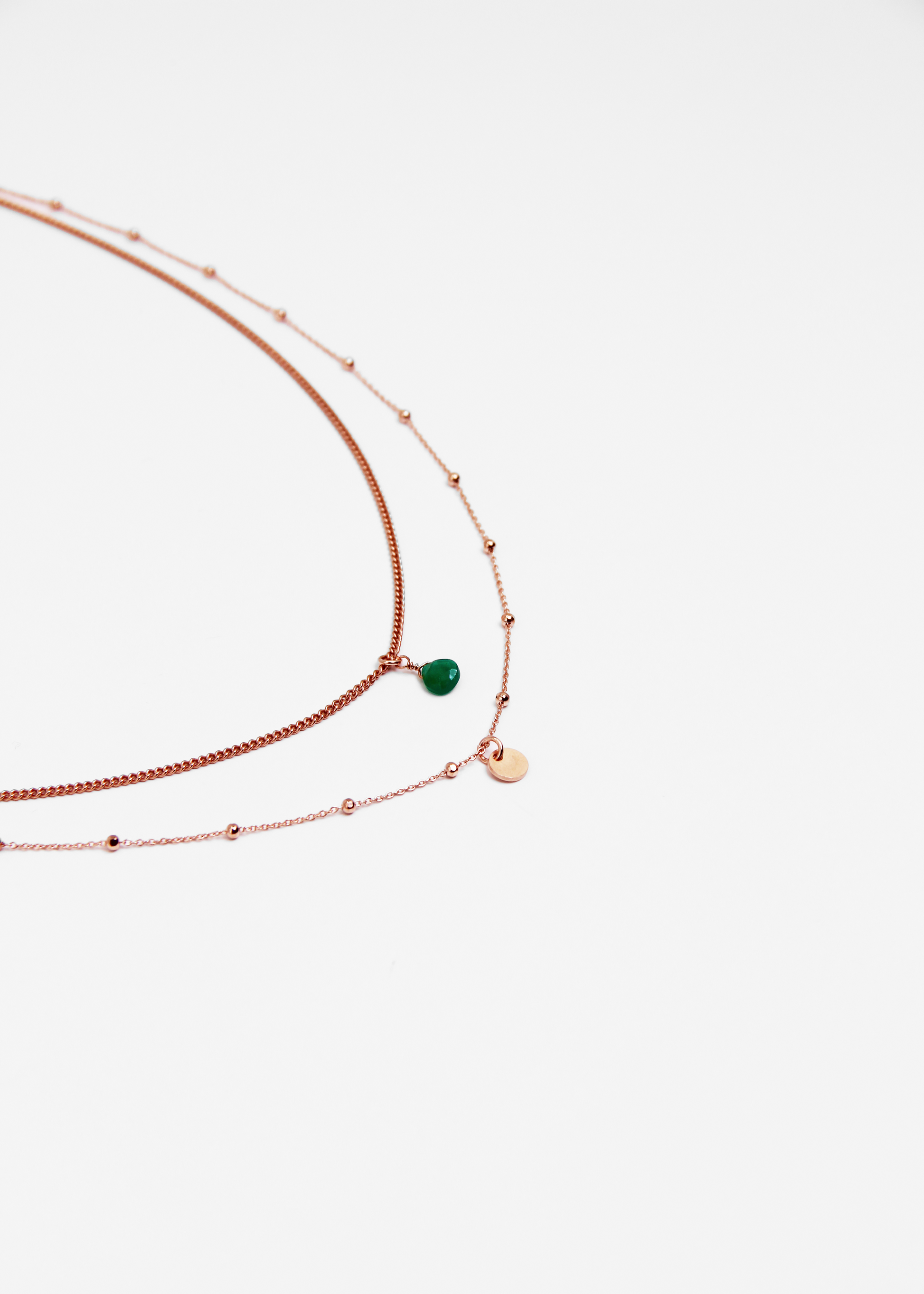 Collana Petalo in argento 925 a doppio filo con pietra naturale a goccia e medaglietta – disponibile in argento, oro giallo e oro rosa – varianti pietra blu, rosa, verde – gioiello artigianale Sciunnach.
