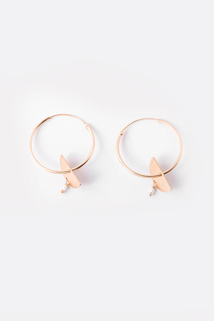 Medium silver earring with half-moon pendant