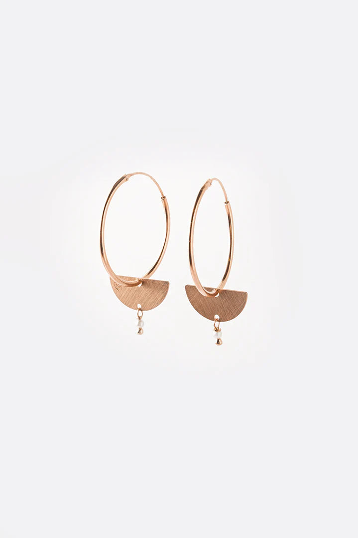 Medium silver earring with half-moon pendant