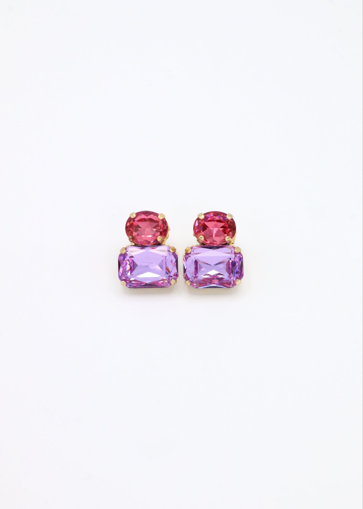 Orecchini Confetti Laura Sciunnach fatti a mano, piccoli e leggeri (3 g), design contemporaneo con dettagli colorati, chiusura a perno con farfallina, gioielli artigianali made in Italy personalizzabili. 