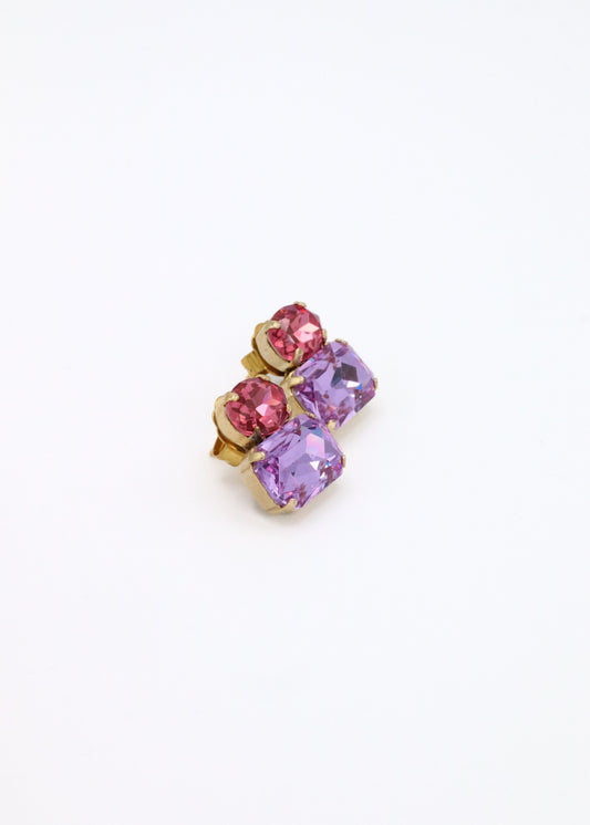 Orecchini Confetti Laura Sciunnach fatti a mano, piccoli e leggeri (3 g), design contemporaneo con dettagli colorati, chiusura a perno con farfallina, gioielli artigianali made in Italy personalizzabili. 