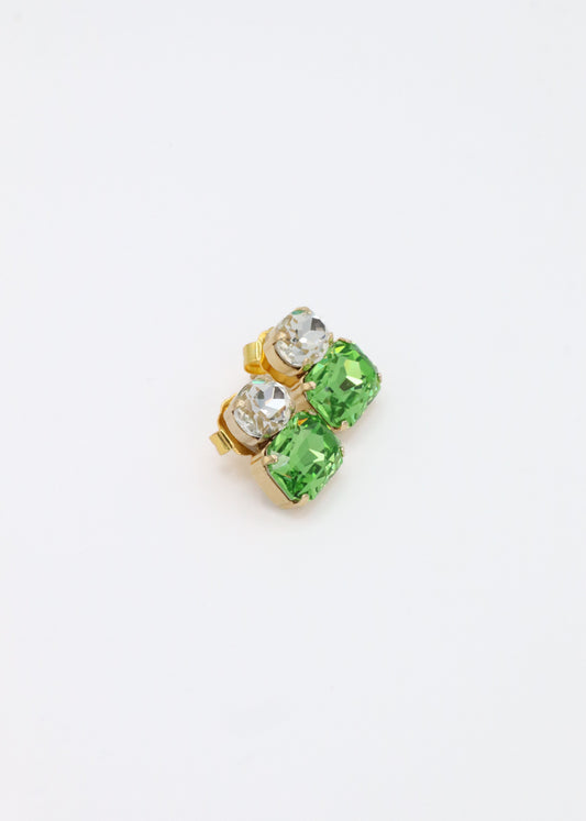 Orecchini Confetti Laura Sciunnach fatti a mano, piccoli e leggeri (3 g), design contemporaneo con dettagli colorati, chiusura a perno con farfallina, gioielli artigianali made in Italy personalizzabili. 