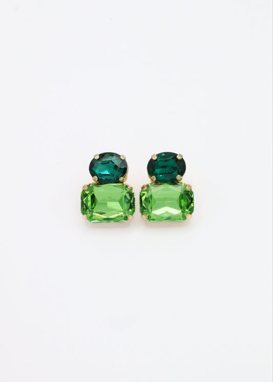Orecchini Confetti Laura Sciunnach fatti a mano, piccoli e leggeri (3 g), design contemporaneo con dettagli colorati, chiusura a perno con farfallina, gioielli artigianali made in Italy personalizzabili. 