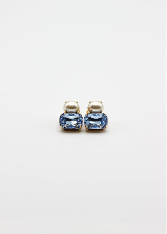 Gioielli artigianali Laura Sciunnach: orecchini con perla e zircone, eleganti e personalizzabili.