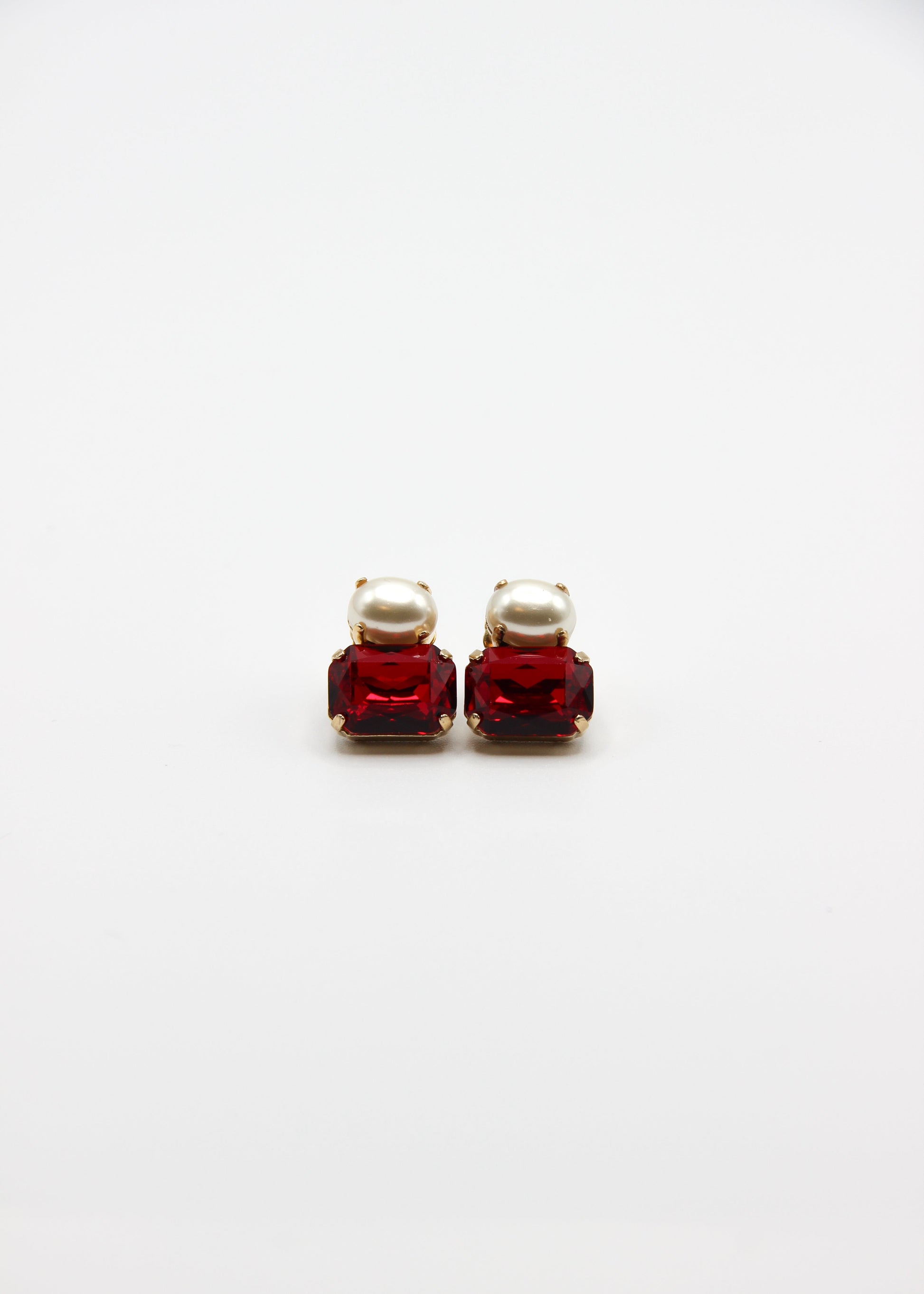 Orecchini artigianali con perla e zircone colorato, design made in Italy Laura Sciunnach.