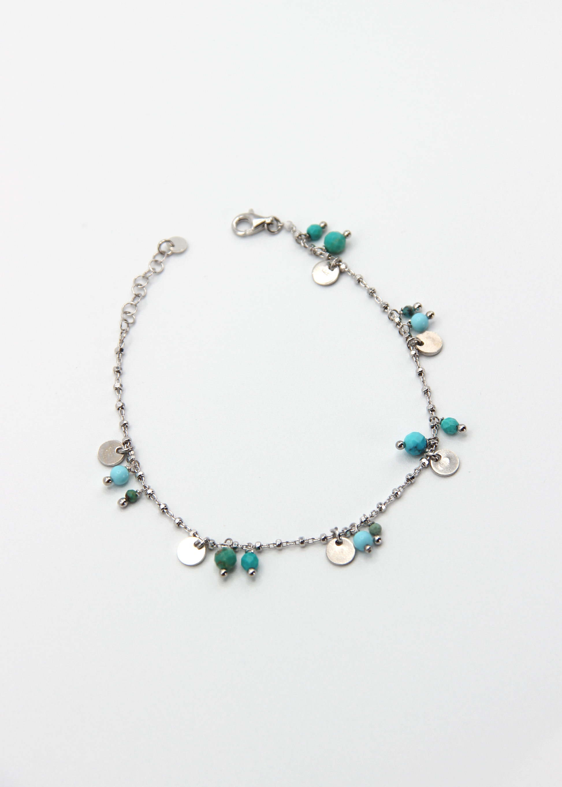 Bracciale Little Princess Summer Edition Laura Sciunnach in argento 925 con pietre di turchese e ciondoli rotondi. Bracciale estivo donna artigianale Made in Italy dal design elegante e luminoso.