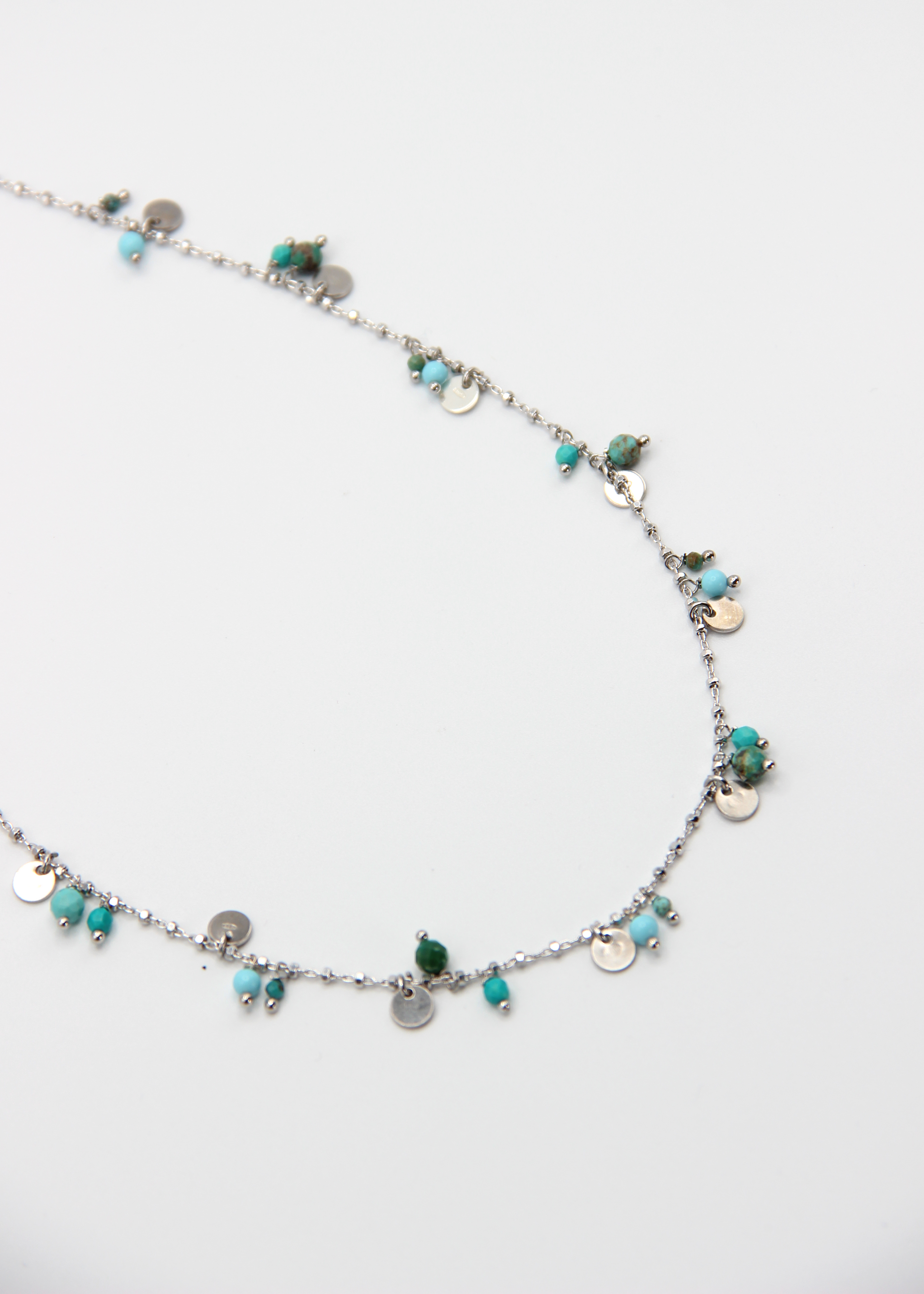 Collana Little Princess Summer Edition Laura Sciunnach in argento 925 con pietre di turchese e ciondoli rotondi. Collana estiva donna Made in Italy dal design elegante e luminoso.