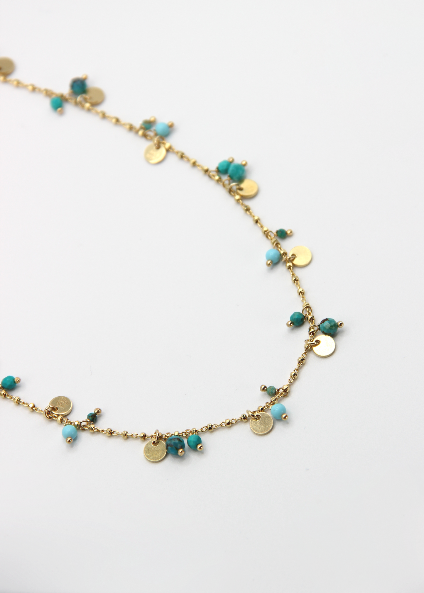 Collana Little Princess Summer Edition Laura Sciunnach in argento 925 placcato oro con pietre di turchese e ciondoli rotondi. Collana donna estiva elegante e raffinata Made in Italy.