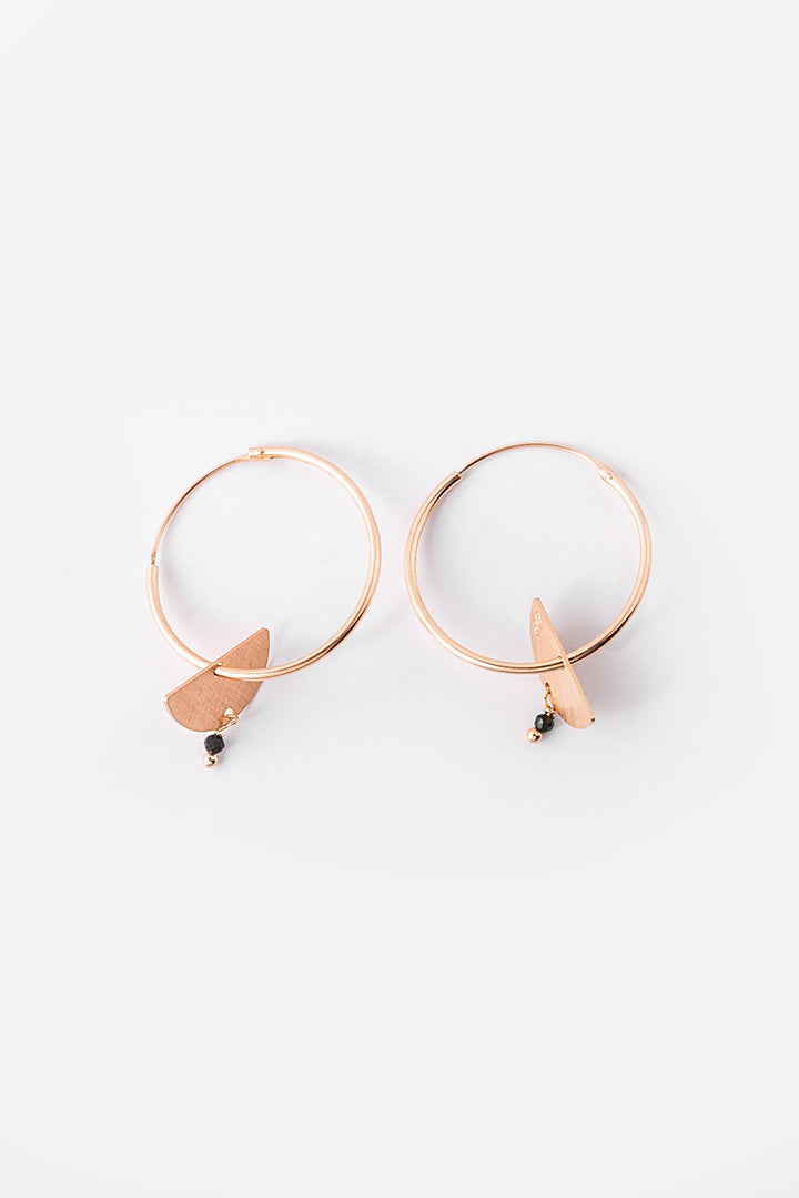 Medium silver earring with half-moon pendant